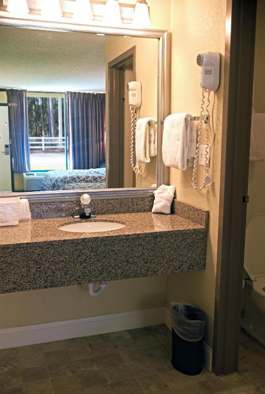 קינגסלנד Springfield Hotel And Suites מראה חיצוני תמונה